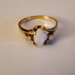Vintage Antique 10K Gold with Opal Gemstones Libra Birthstone Promise Ring 7